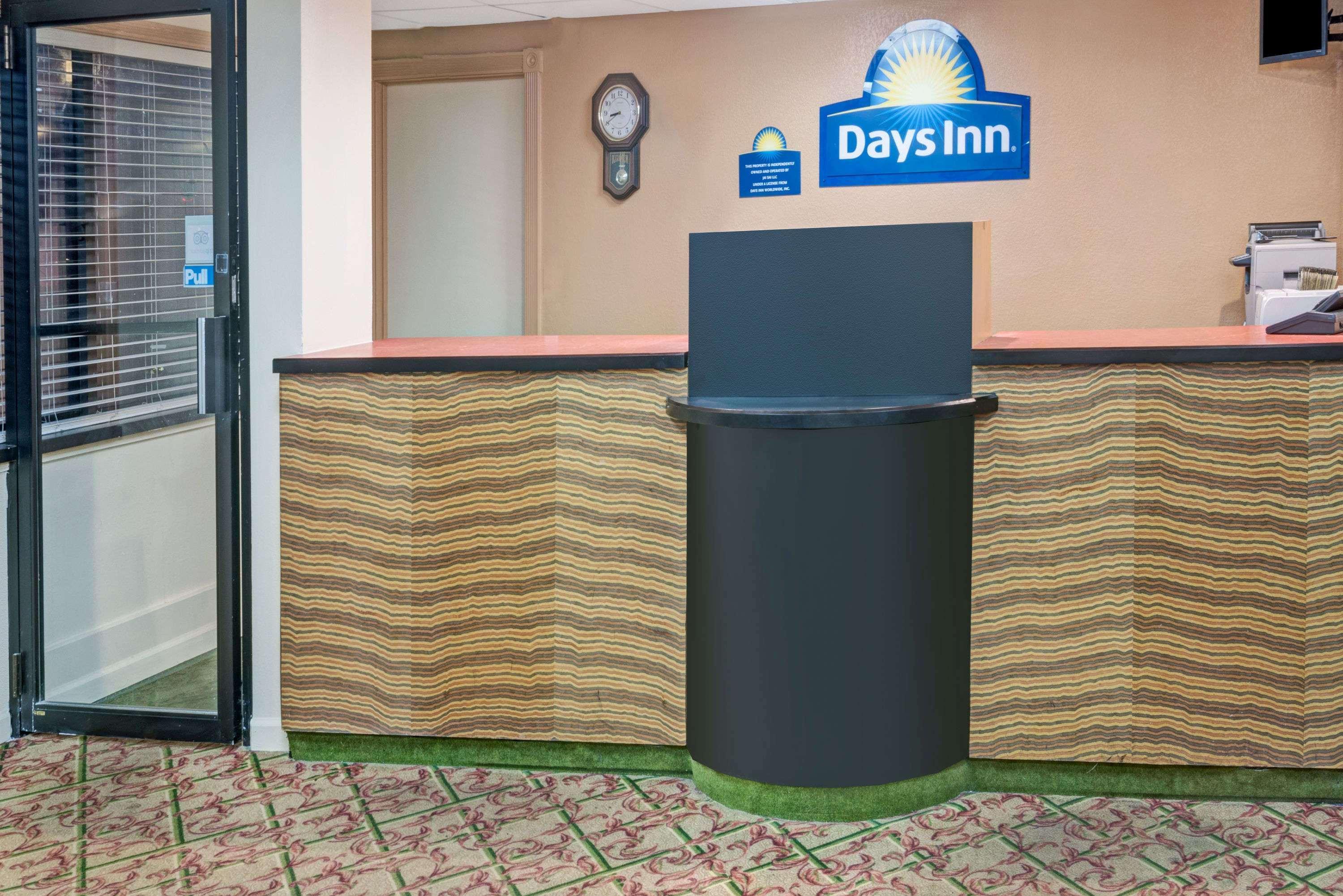 Days Inn By Wyndham Branford New Haven Conference Center 외부 사진